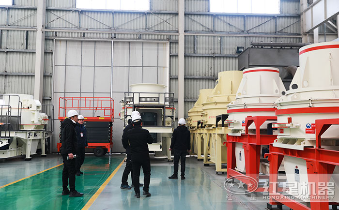 客戶到紅星機器廠區參觀考察制砂設備