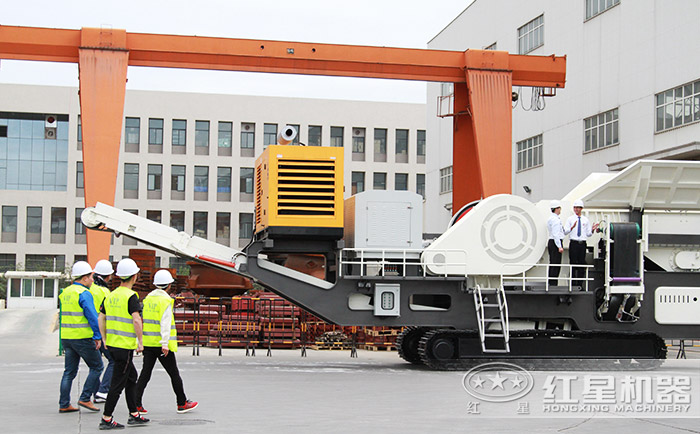 大批客戶到紅星機器廠區參觀考察移動一體式設備 大批客戶到紅星機器廠區參觀考察移動一體式設備