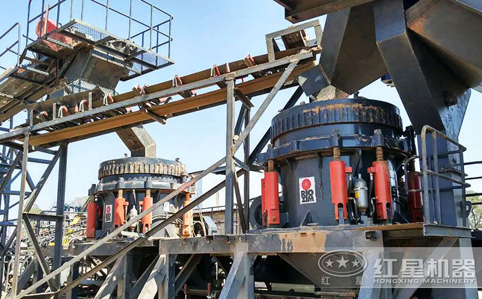 圓錐破碎石頭機大型石料加工現場 圓錐破碎石頭機大型石料加工現場