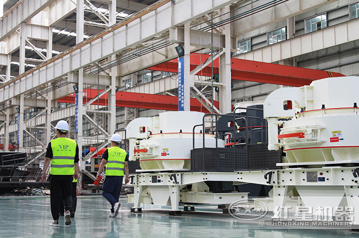 客戶到紅星機器廠區參觀考察設備-制沙設備車間 客戶到紅星機器廠區參觀考察設備-制沙設備車間