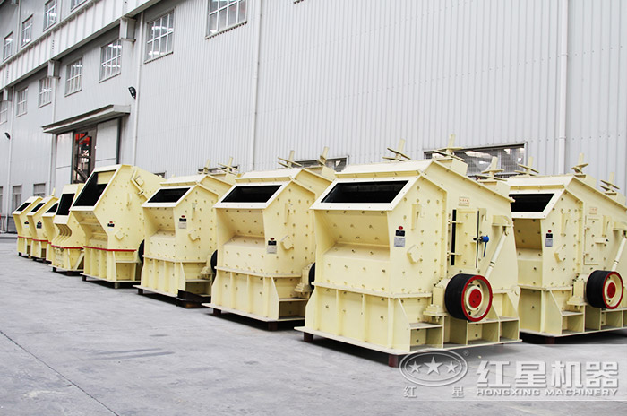 型號不同的中型反擊打石機設備 型號不同的中型反擊打石機設備