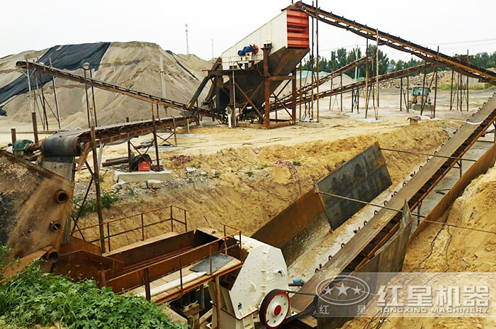 錘式打石機加工現場 錘式打石機加工現場