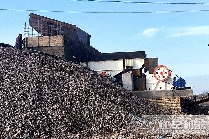 顎式破碎機作業現場 顎式破碎機作業現場