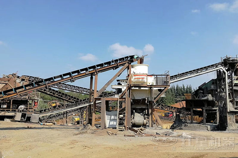 石料生產(chǎn)現(xiàn)場(chǎng) 石料生產(chǎn)現(xiàn)場(chǎng)