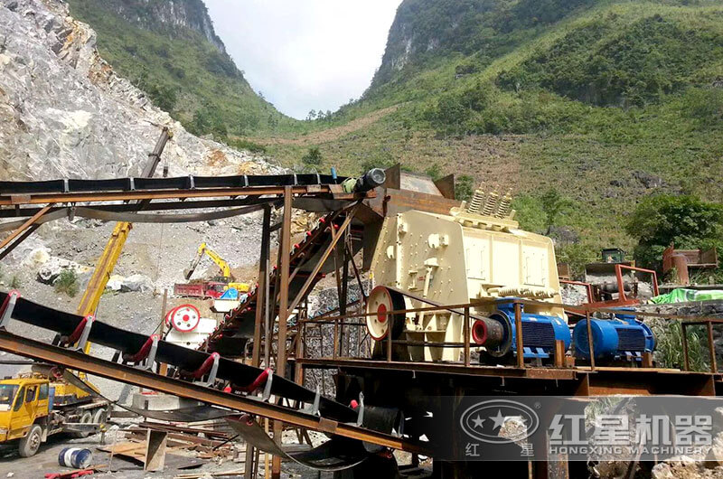 紅星用戶購買的反擊式碎石機—生產現場 紅星用戶購買的反擊式碎石機—生產現場