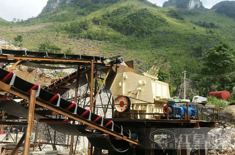 時產100噸石灰石生產現場 時產100噸石灰石生產現場