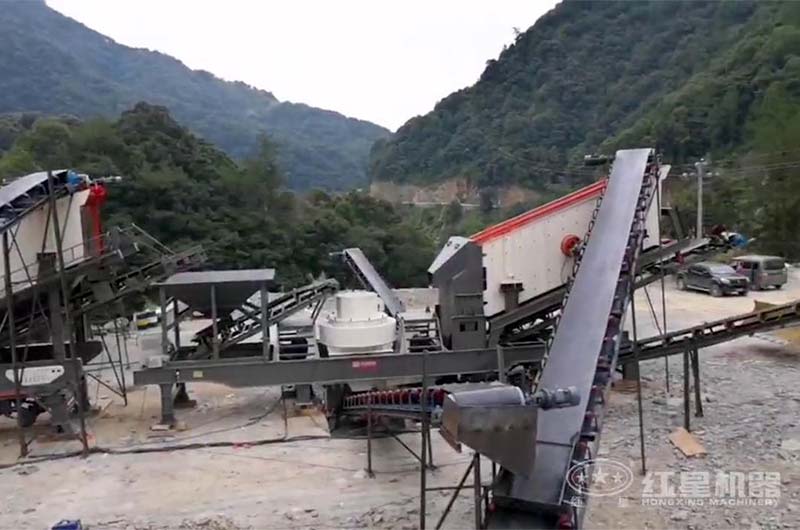 移動(dòng)制砂機(jī)一體機(jī)現(xiàn)場(chǎng)實(shí)拍 移動(dòng)制砂機(jī)一體機(jī)現(xiàn)場(chǎng)實(shí)拍