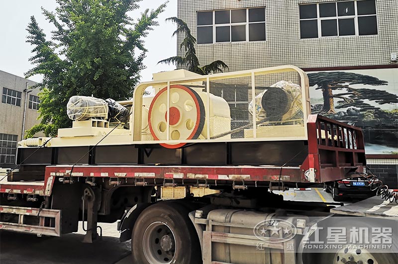 對輥制砂機發(fā)貨 對輥制砂機發(fā)貨