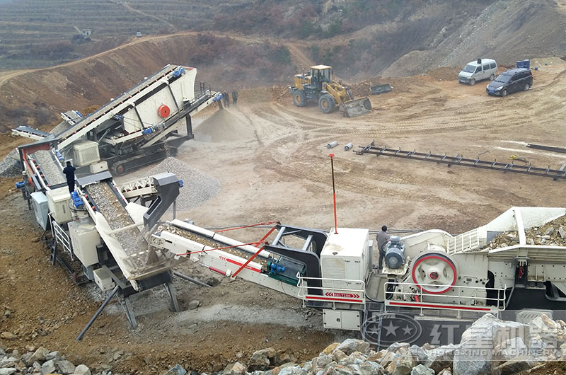 移動(dòng)式破碎制砂生產(chǎn)現(xiàn)場(chǎng) 移動(dòng)式破碎制砂生產(chǎn)現(xiàn)場(chǎng)