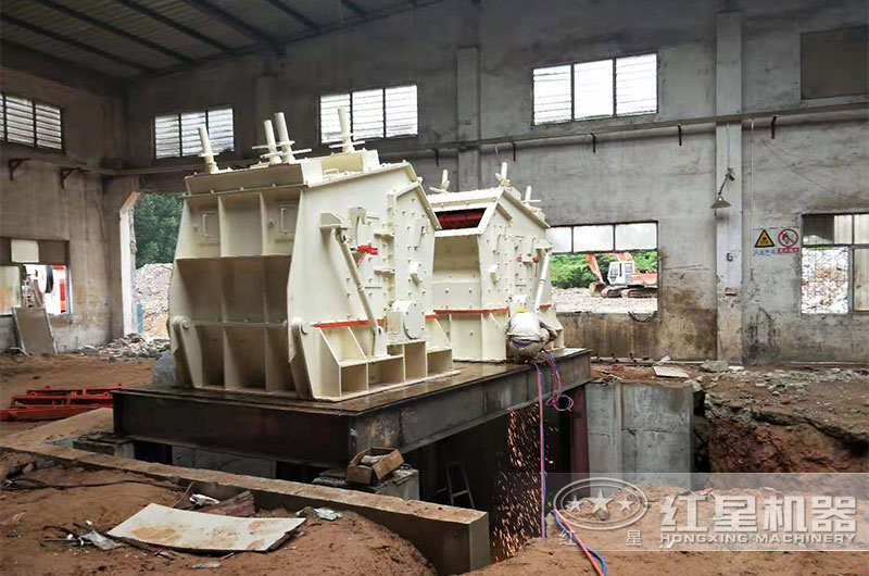 小型反擊式破碎機安裝現場 小型反擊式破碎機安裝現場