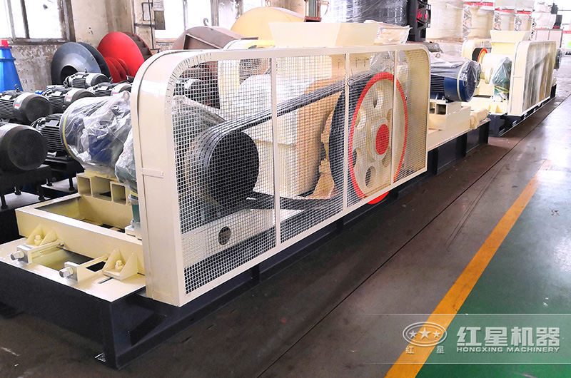 對輥式制砂機生產車間實拍 對輥式制砂機生產車間實拍