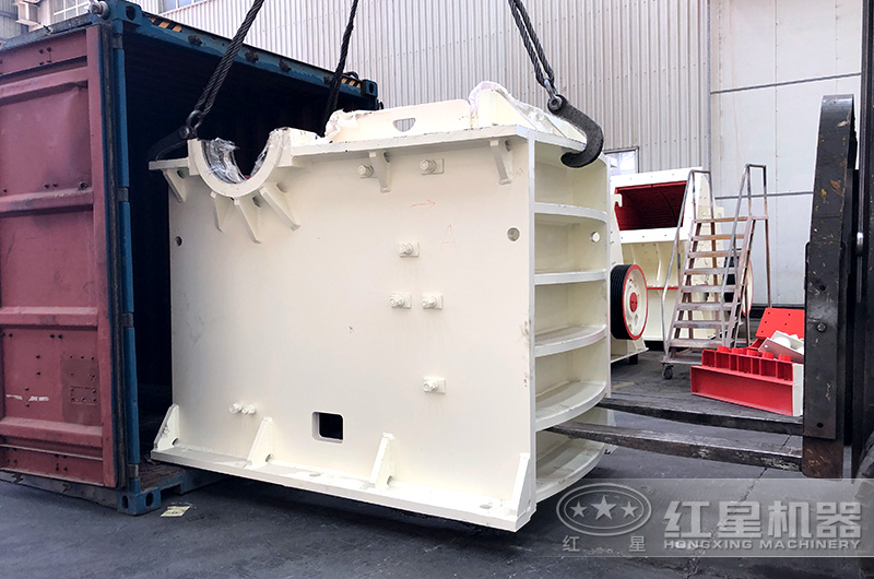 69顎式破碎機(jī)發(fā)貨 69顎式破碎機(jī)發(fā)貨