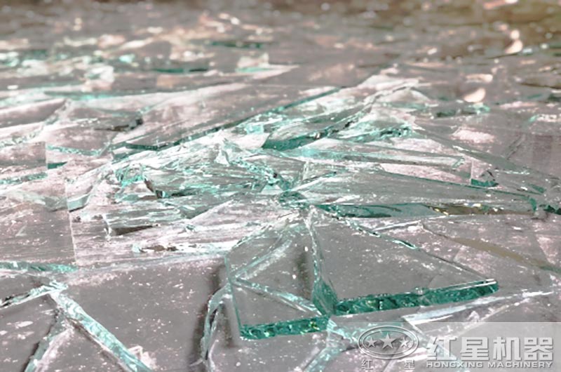 被打碎后的廢棄玻璃 被打碎后的廢棄玻璃