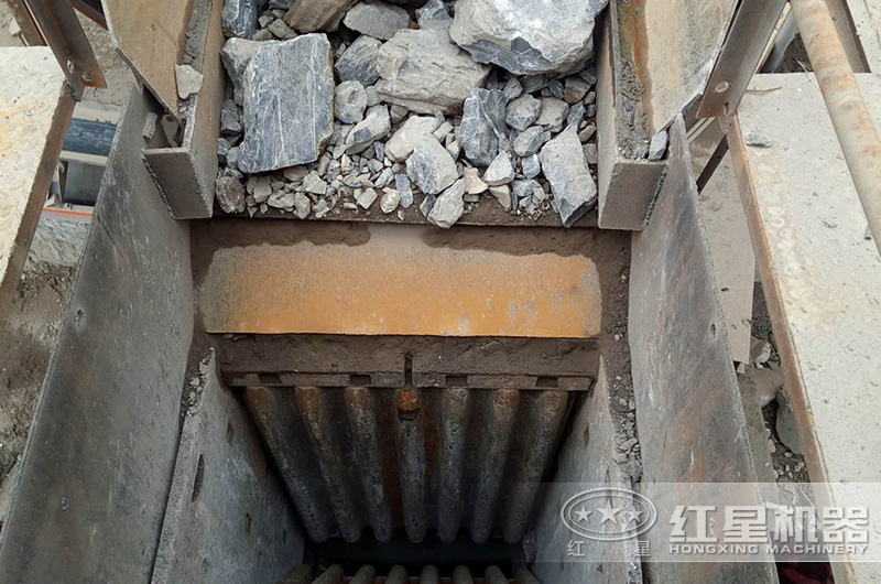 大型液壓巖石破碎機設備進料口 大型液壓巖石破碎機設備進料口