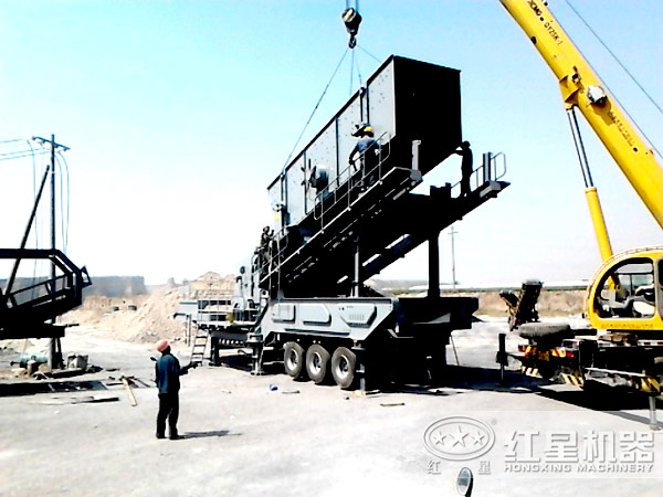 輪胎式移動碎石機生產現場