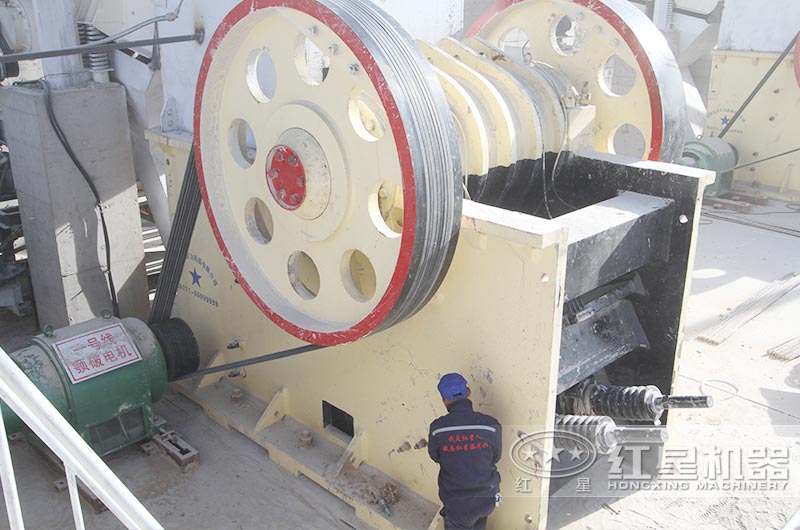 大型顎式破碎機現場 大型顎式破碎機現場