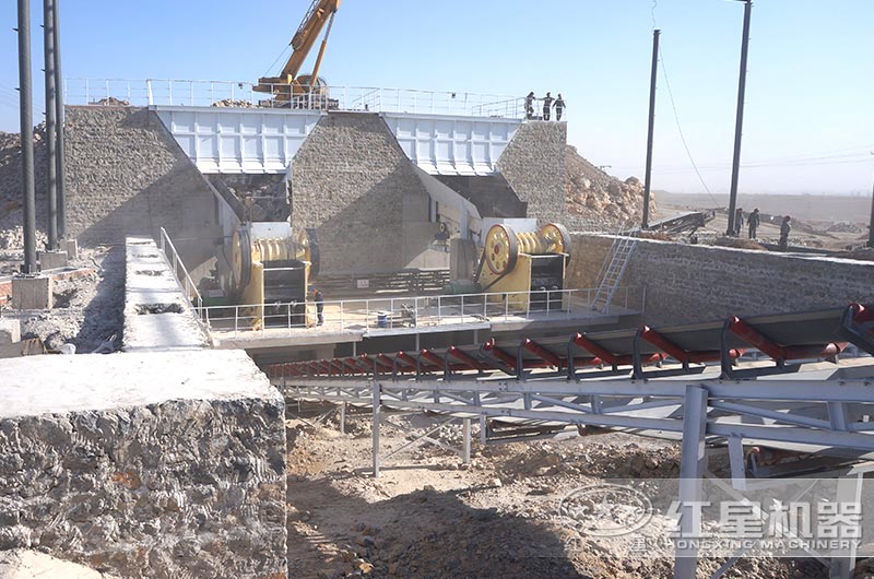 砂巖破碎機作業現場 砂巖破碎機作業現場